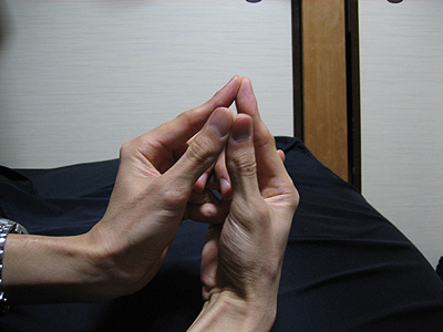 hand frog